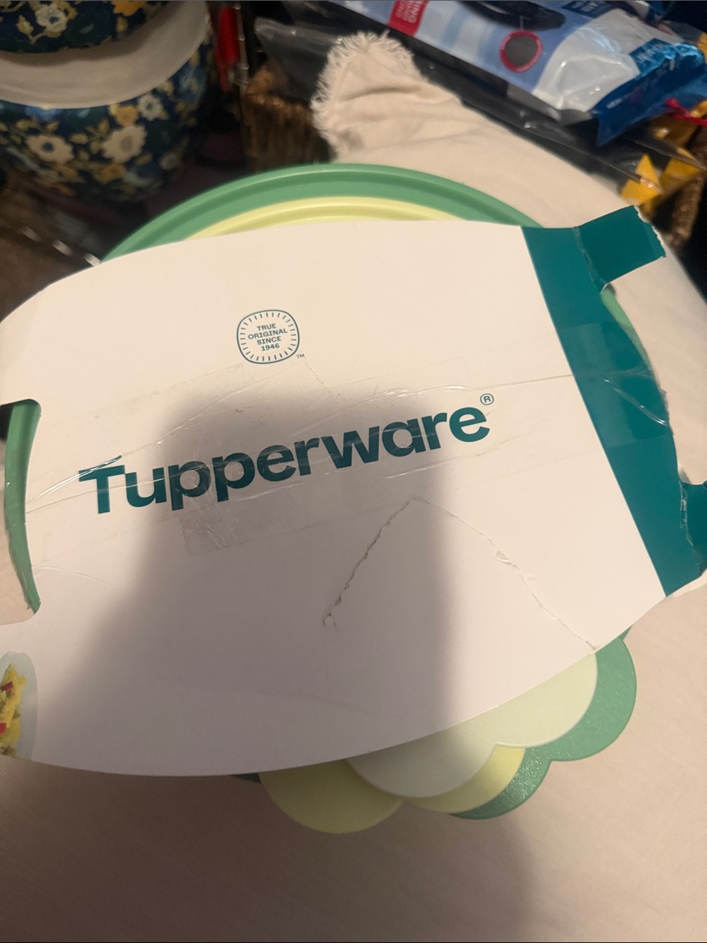 Tupperware Green and Cream wonderlier Nesting Bowls with Lids